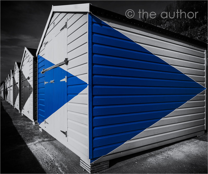 Beach Hut With Blue Triangles_GES_IC2